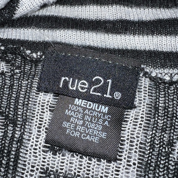 Rue 21 Aztec cardigan black and white size medium - Picture 4 of 5